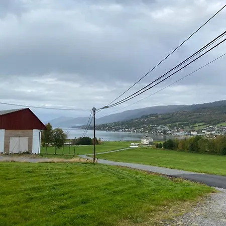 Hus Utsikten * Eidsvåg